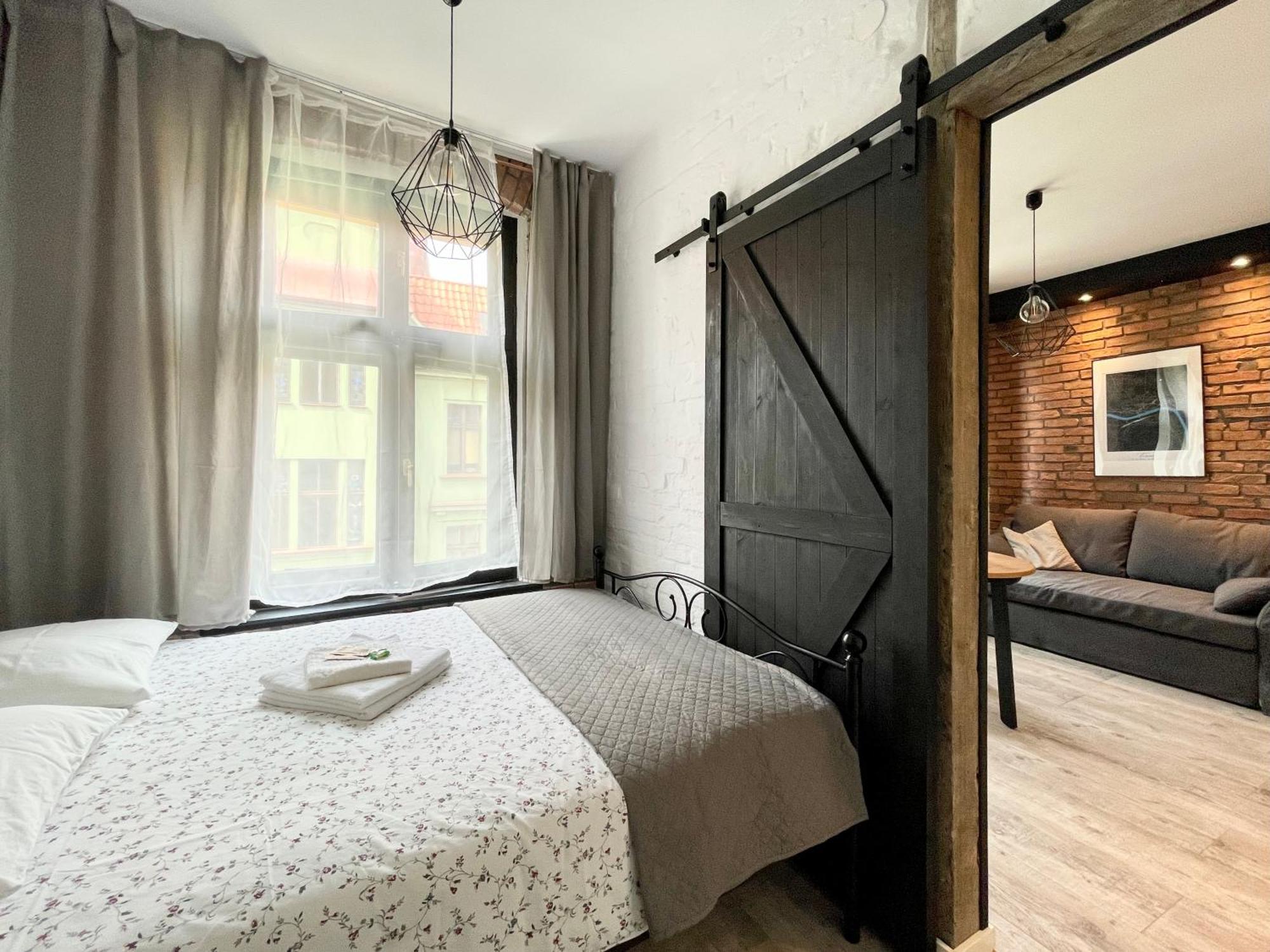 Copernicus Street Apartment - Broken Flowers And Twin Peaks Торунь Екстер'єр фото